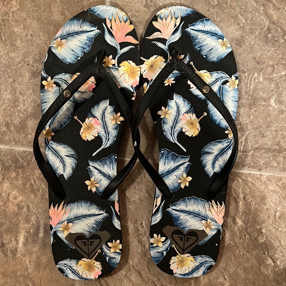 Roxy sandals!